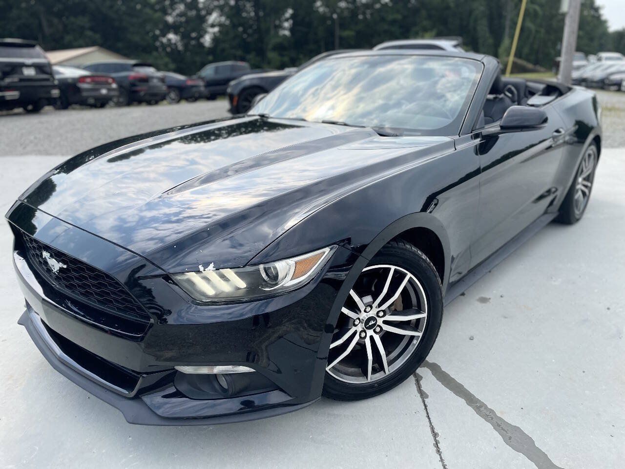 Used 2016 Ford Mustang Premium RWD image 25