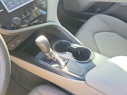 Used 2019 Toyota Camry LE FWD image 8
