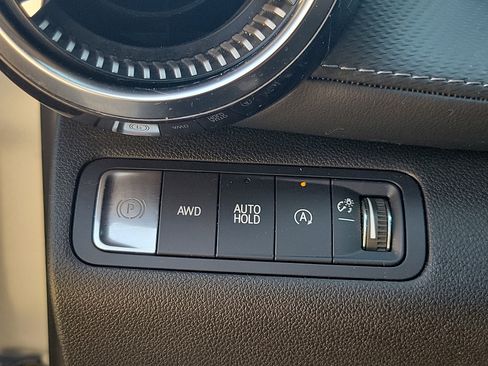Used 2025 Chevrolet Equinox LT AWD/4WD image 16
