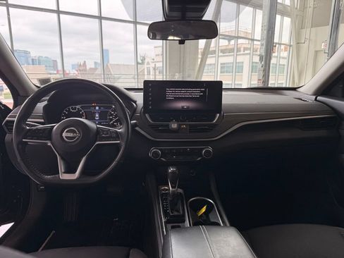 Used 2023 Nissan Altima 2.5 SV w/ SV Premium Package FWD image 11