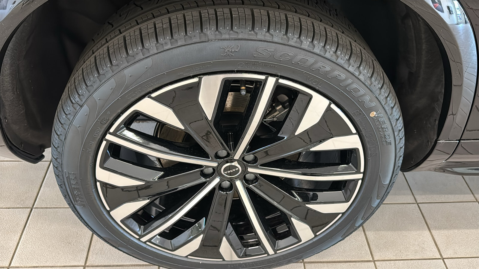 New 2026 Volvo XC90 T8 Plus w/ Protection Package AWD/4WD image 32