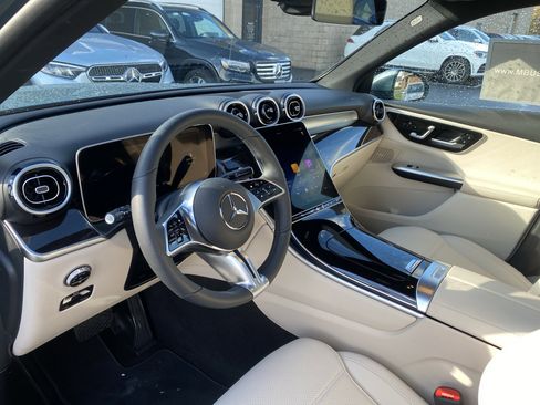 Used 2025 Mercedes-Benz GLC 300 4MATIC image 9