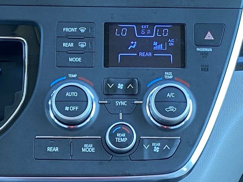 Certified 2017 Toyota Sienna XLE Premium image 16