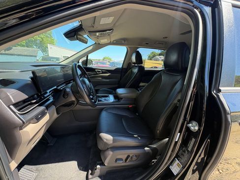 Used 2026 Kia Carnival FWD image 25