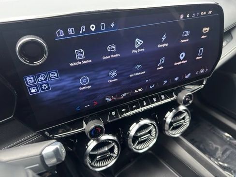 Used 2024 Chevrolet Blazer EV LT AWD/4WD image 2