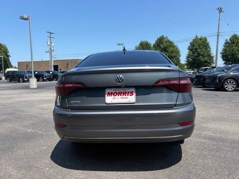 Used 2020 Volkswagen Jetta SE w/ SE Cold Weather Package FWD image 4