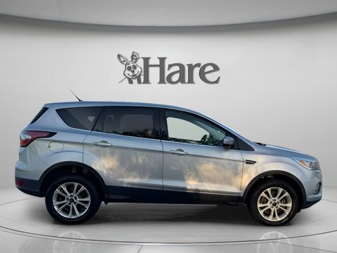 Used 2017 Ford Escape SE w/ SE Cold Weather Package AWD/4WD image 6