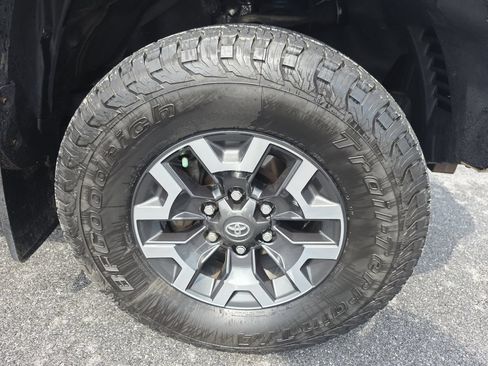 Used 2017 Toyota Tacoma TRD Off-Road w/ Tow Package AWD/4WD image 33