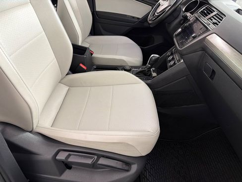 Used 2019 Volkswagen Tiguan SE image 24