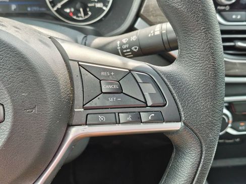 Used 2025 Nissan Altima 2.5 SV FWD image 18