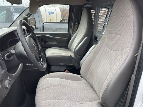 Used 2015 Chevrolet Express 2500 image 7