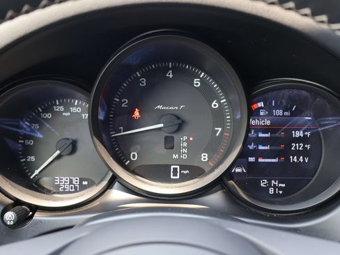Certified 2023 Porsche Macan Turbo AWD/4WD image 21