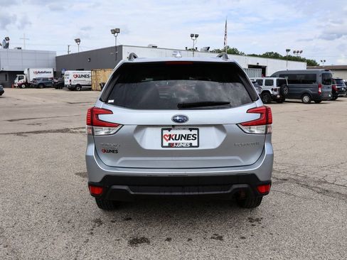 Used 2021 Subaru Forester Premium image 6