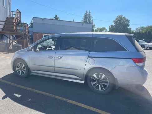 Used 2016 Honda Odyssey Touring image 3