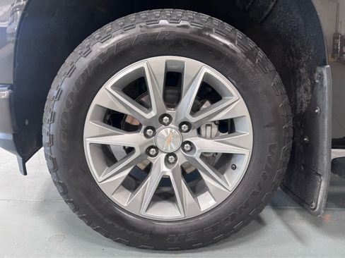 Used 2021 Chevrolet Silverado 1500 High Country w/ Technology Package AWD/4WD image 11