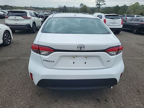 Used 2025 Toyota Corolla LE image 4
