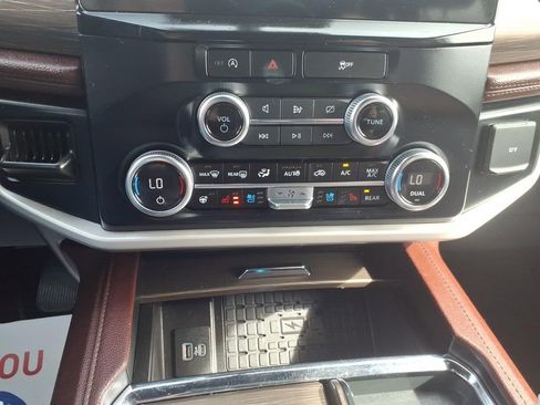 Used 2024 Ford Expedition Limited image 20