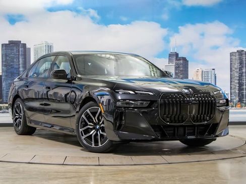 Used 2026 BMW 740i xDrive AWD/4WD image 1
