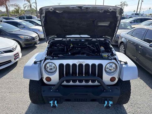 Used 2010 Jeep Wrangler Unlimited Sahara AWD/4WD image 36