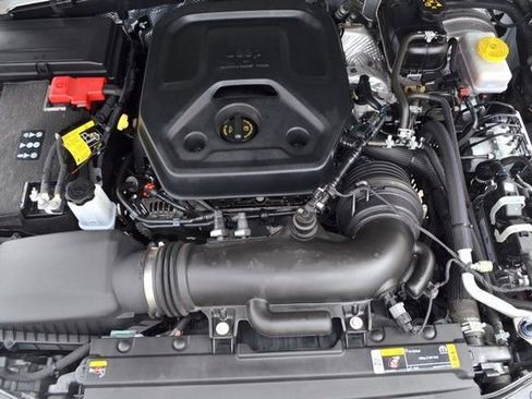 Used 2025 Jeep Wrangler Unlimited Rubicon image 35