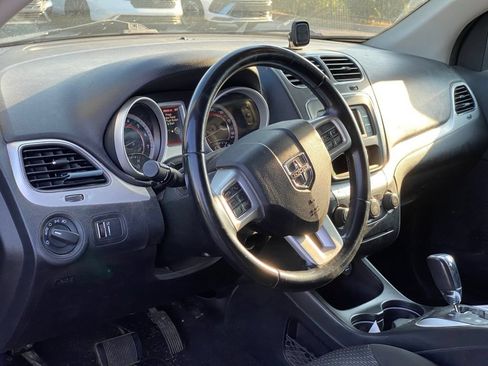 Used 2020 Dodge Journey SE w/ SE Popular Equipment Group FWD image 6