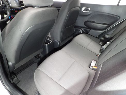 Used 2021 Hyundai Venue SE FWD image 9