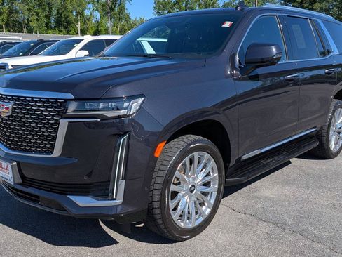 Used 2023 Cadillac Escalade Premium Luxury AWD/4WD image 3