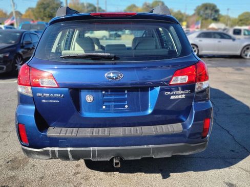 Used 2010 Subaru Outback 2.5i image 8