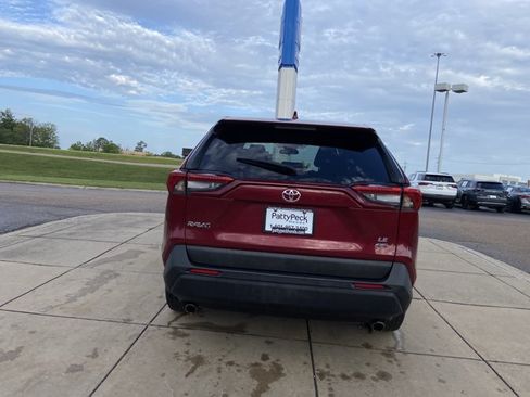 Used 2023 Toyota RAV4 LE AWD/4WD image 10