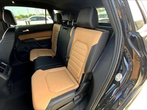 Used 2021 Volkswagen Atlas Cross Sport SEL Premium image 19