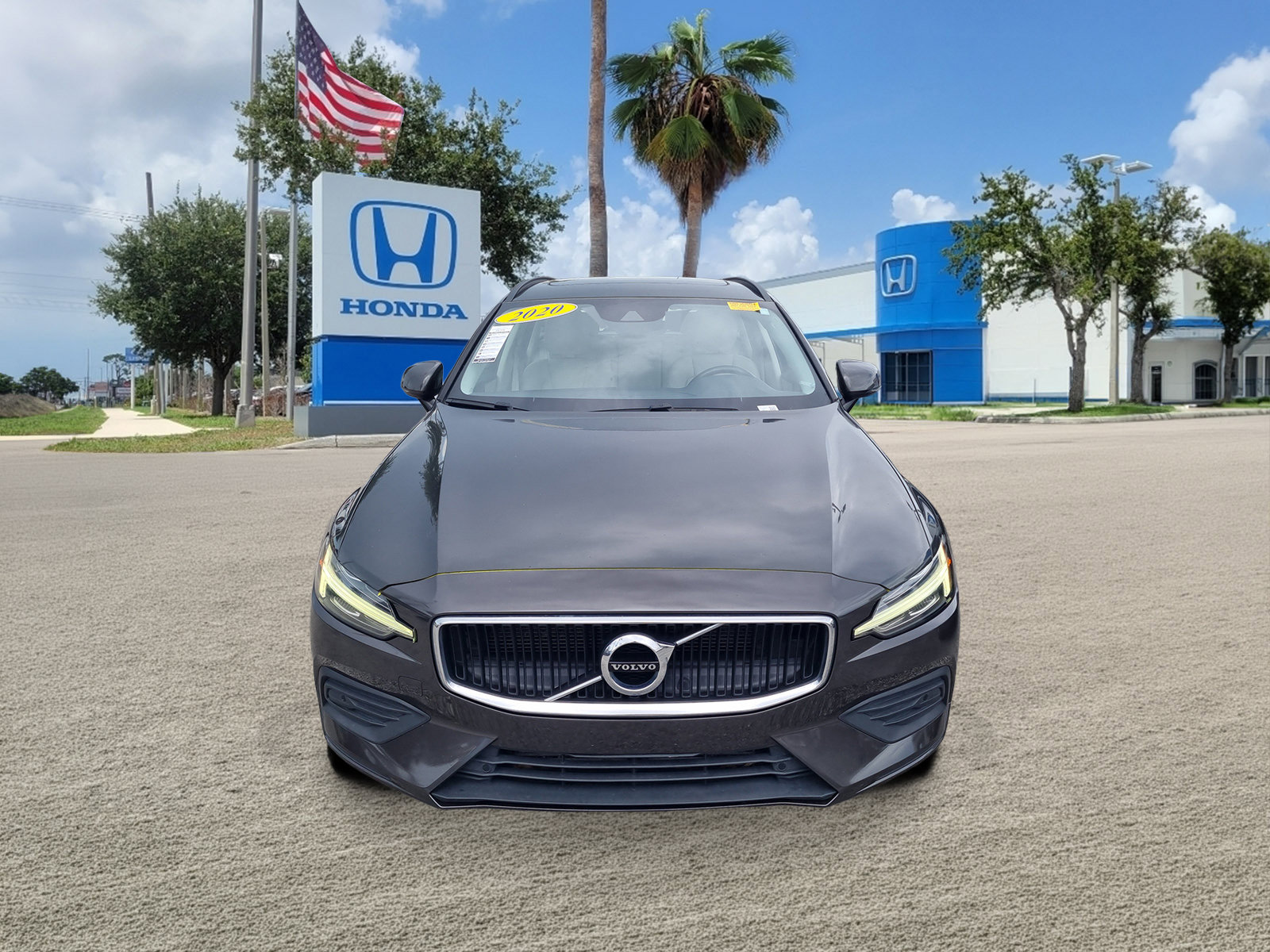 Used 2020 Volvo V60 T5 Momentum FWD image 2