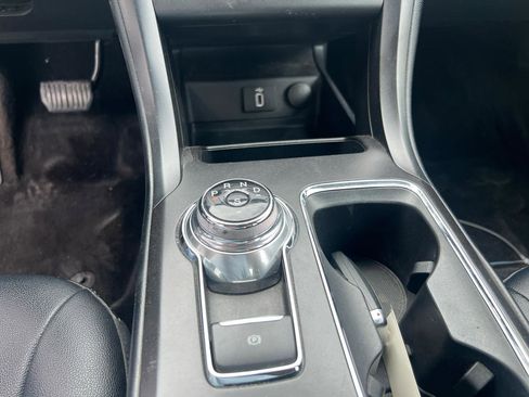 Used 2018 Ford Fusion SE w/ Fusion SE Technology Package FWD image 20