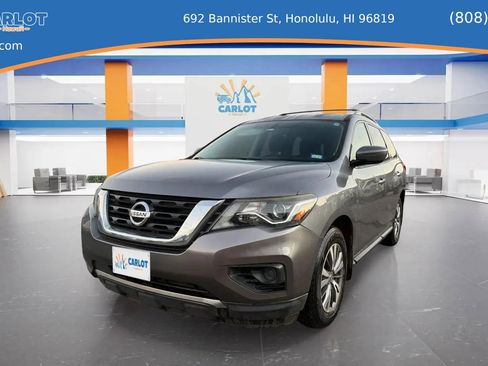 Used 2017 Nissan Pathfinder S image 1