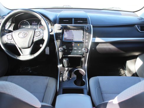 Used 2017 Toyota Camry SE w/ Moonroof Package image 22