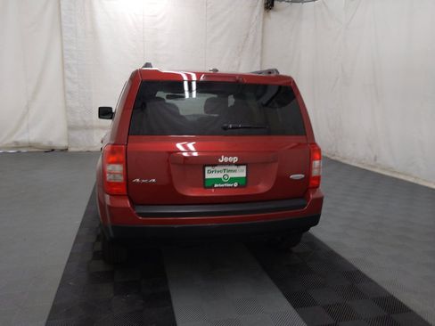 Used 2014 Jeep Patriot Latitude AWD/4WD image 6