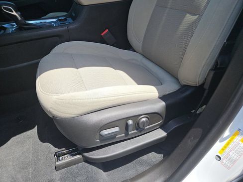Used 2023 Chevrolet Traverse LT w/ LPO, Cargo Package AWD/4WD image 18