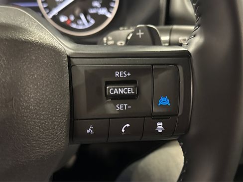 Used 2025 Nissan Rogue SV image 23