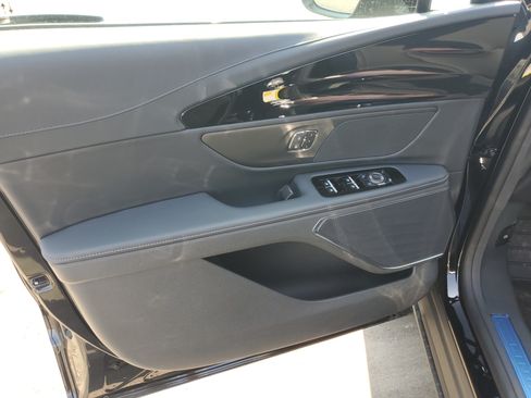 New 2026 Lincoln Nautilus Premier AWD/4WD image 8