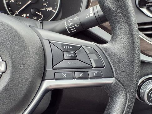 Used 2025 Nissan Altima 2.5 SV FWD image 17