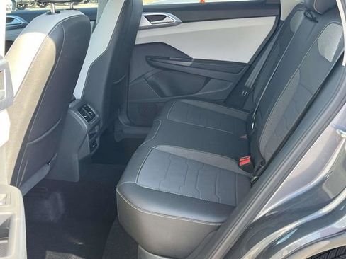 Used 2025 Volkswagen Taos SE image 15