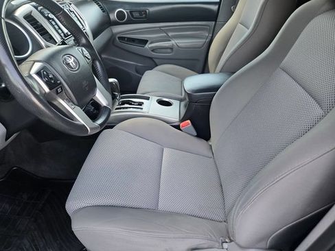 Used 2015 Toyota Tacoma PreRunner w/ TRD Sport Package RWD image 18