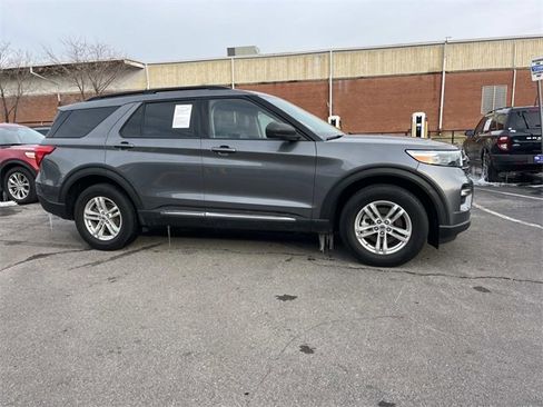 Used 2022 Ford Explorer XLT w/ Equipment Group 202A image 2