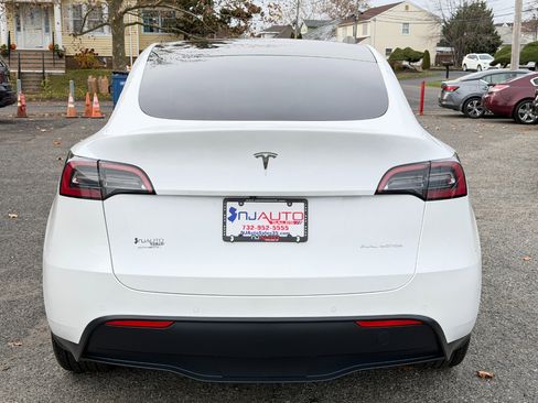 Used 2022 Tesla Model Y Long Range image 5