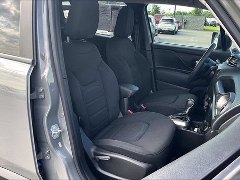 Used 2022 Jeep Renegade Latitude AWD/4WD image 29