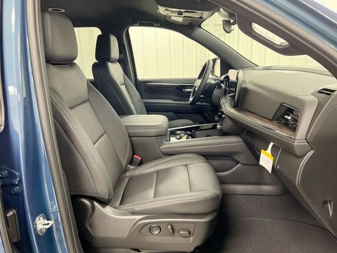 Used 2025 Chevrolet Suburban LT image 22