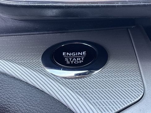 Used 2023 Ford Explorer XLT w/ Equipment Group 202A RWD image 32