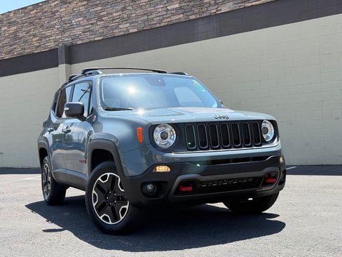 Used 2017 Jeep Renegade Trailhawk w/ Premium Trailhawk Package AWD/4WD image 2