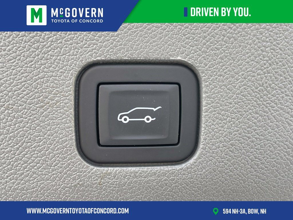Used 2025 Cadillac XT6 Premium Luxury AWD/4WD image 33