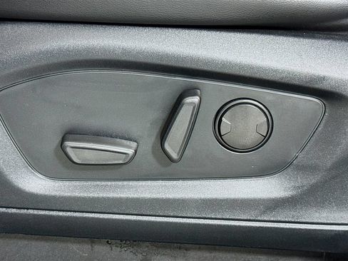 Used 2022 Ford Explorer XLT w/ Equipment Group 202A RWD image 18