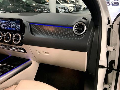 Used 2025 Mercedes-Benz GLA 250 4MATIC image 17